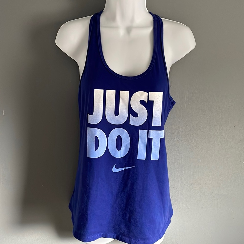 THE NIKE TEE Top size M